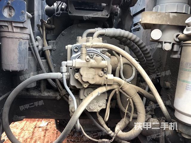 液压泵舱室正面整体（整机外观）