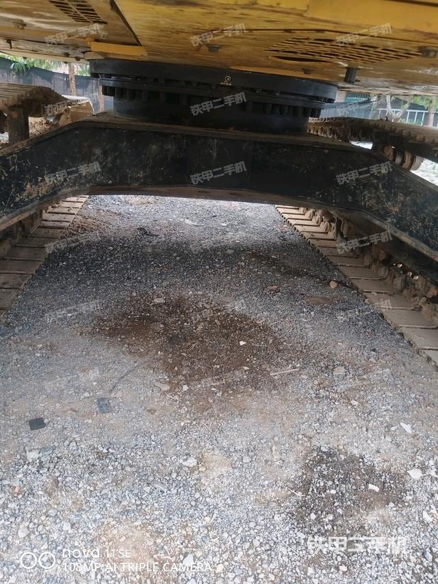 大臂背部俯视（工作和回转装置）