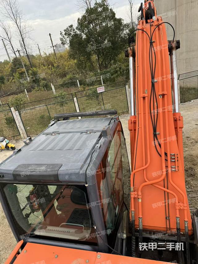 驾驶室顶部（整机外观）