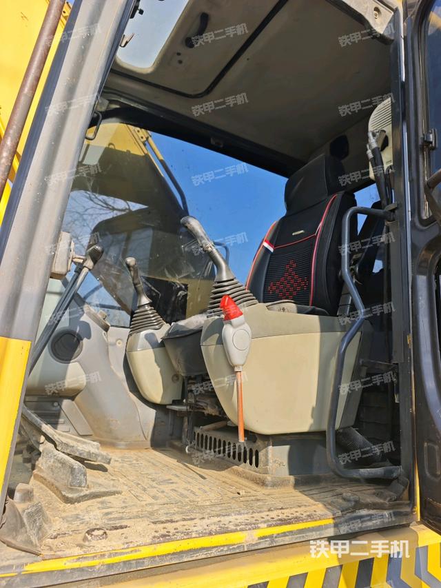 駕駛室整體（整機外觀）