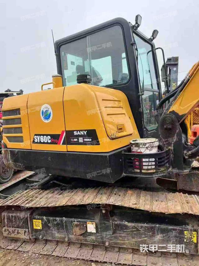 驾驶室顶部（整机外观）