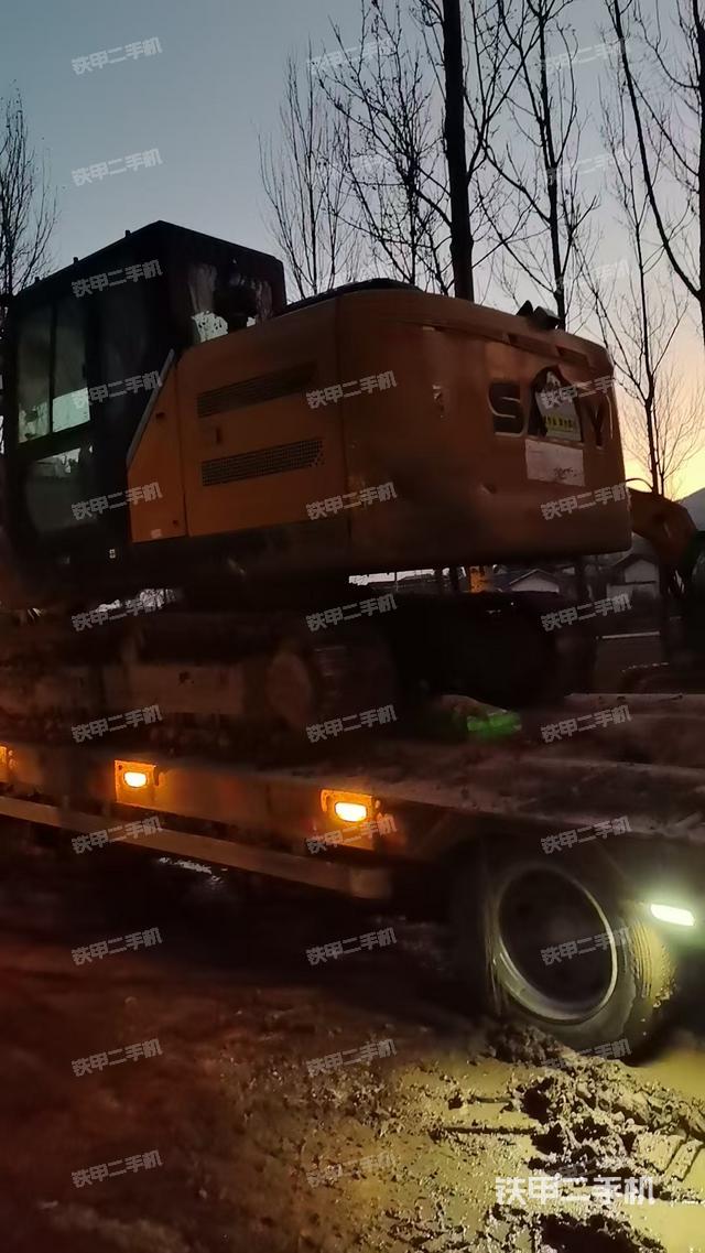 驾驶室顶部（整机外观）