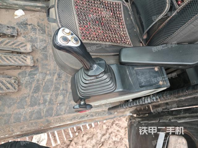 座椅左侧控制台/音响/含左手柄（驾驶室部分）