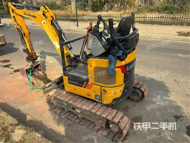 單側(cè)履帶整體（整機(jī)外觀）