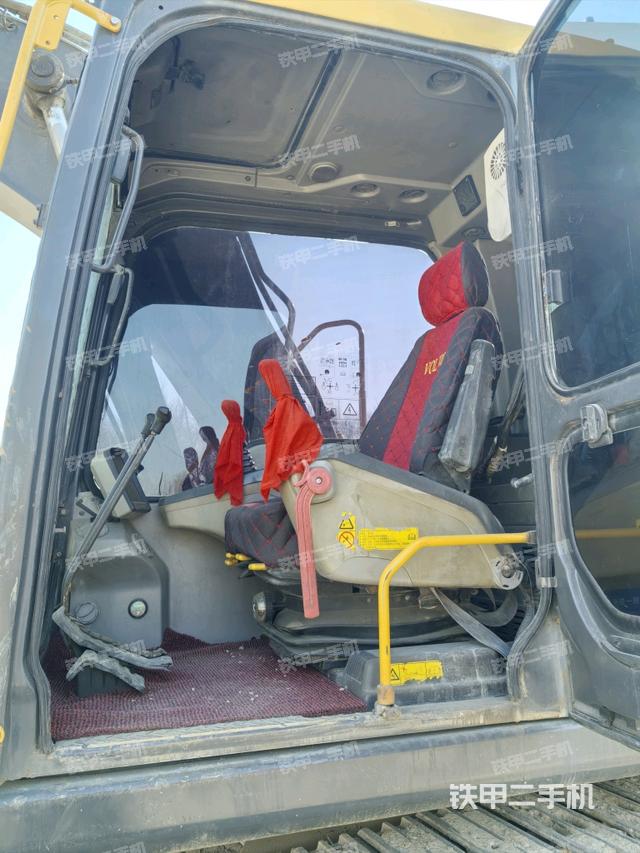 駕駛室整體（整機外觀）