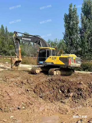 沃爾沃EC240CL清道夫挖掘機(jī)實(shí)拍圖片