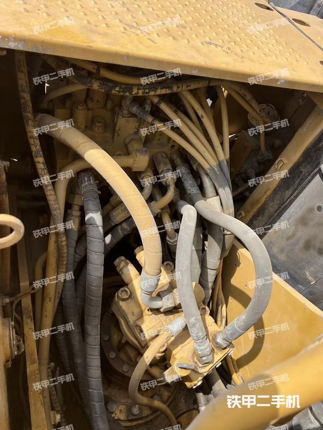 回转马达和主控阀（整机外观）