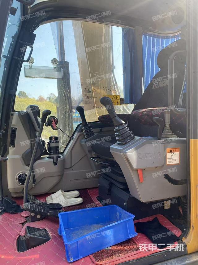 駕駛室整體（整機(jī)外觀）