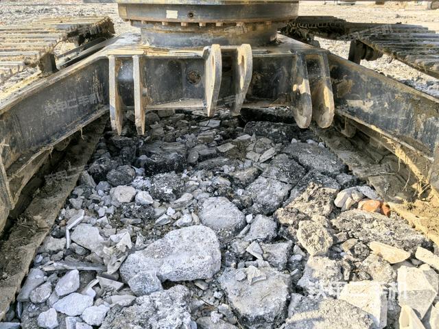 右驱动轮（行走机构）