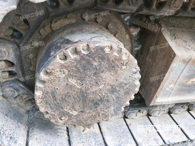 左驅(qū)動輪（行走機構(gòu)）