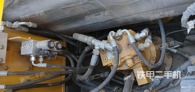 回转马达和主控阀（整机外观）