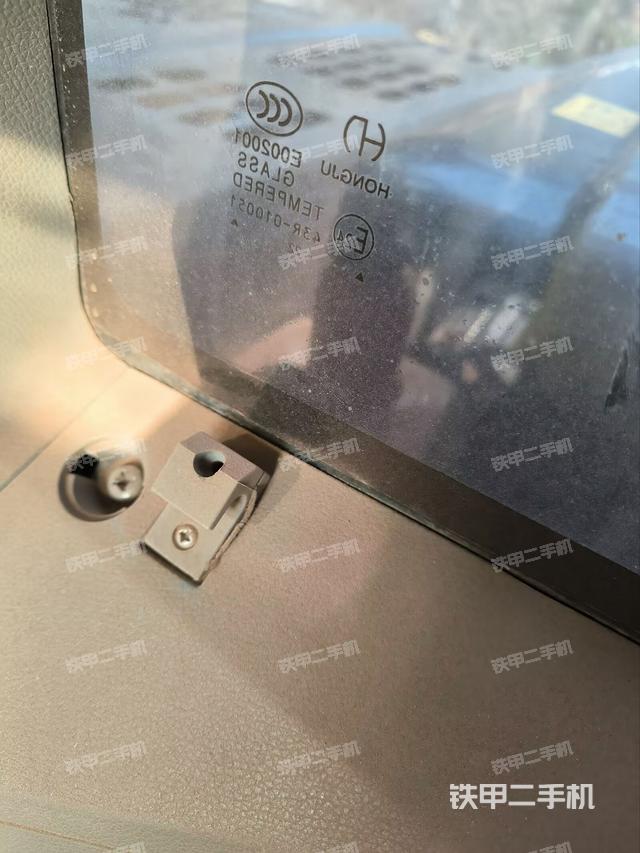 后窗玻璃角标（驾驶室部分）