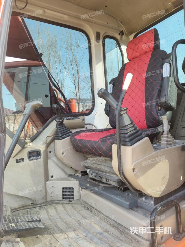 驾驶室顶部（整机外观）