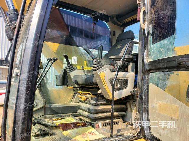 座椅左侧控制台/音响/含左手柄（驾驶室部分）