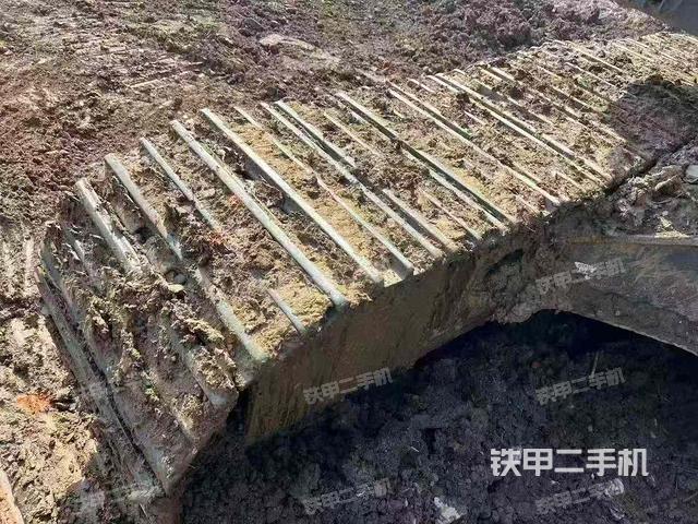 單側(cè)履帶整體（整機(jī)外觀）