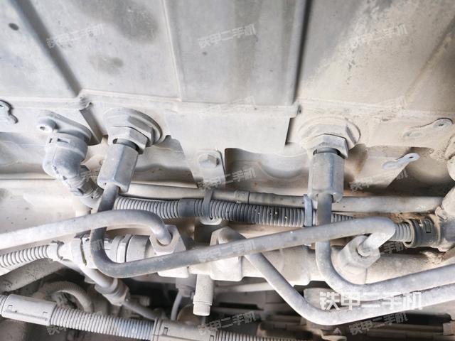 中央回轉(zhuǎn)接頭特寫（上車部件）