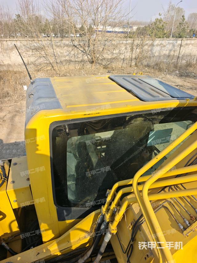 駕駛室頂部（整機外觀）