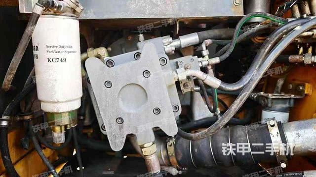 液压泵舱室正面整体（整机外观）