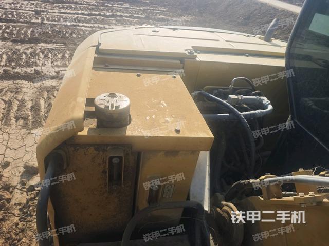 转盘和下车架正前（工作和回转装置）