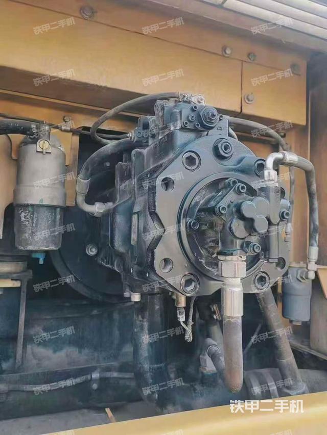 液壓泵艙室正面整體（整機(jī)外觀）