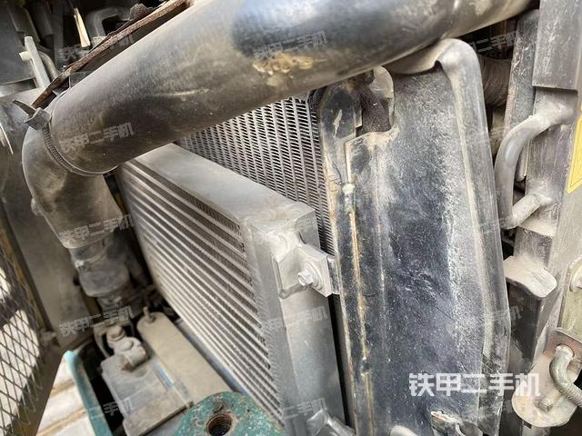 液壓泵艙室正面整體（整機(jī)外觀）