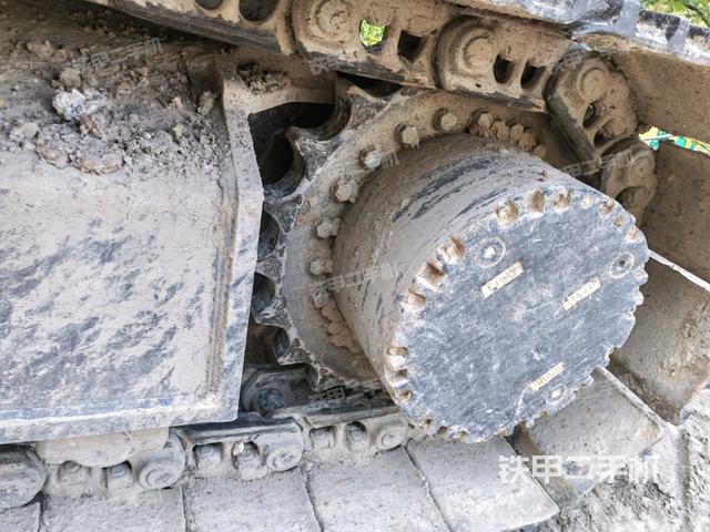 右驅(qū)動輪（行走機構(gòu)）