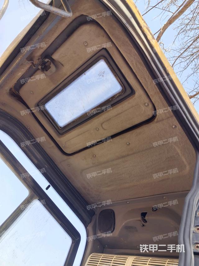 驾驶室顶部（整机外观）