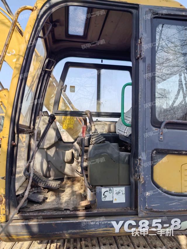 驾驶室整体（整机外观）