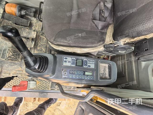 座椅左侧控制台/音响/含左手柄（驾驶室部分）