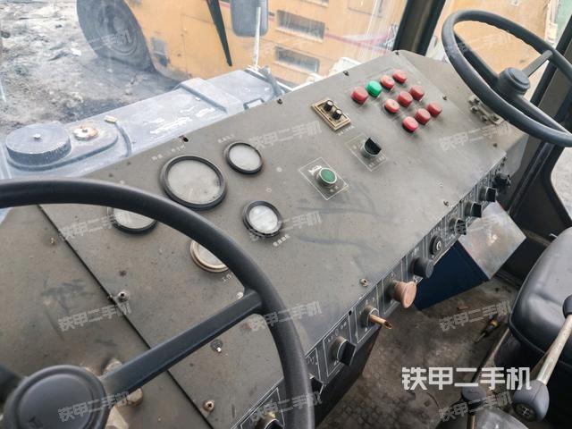 操作把手（壓路機駕駛室）