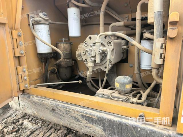 液壓泵艙室正面整體（整機(jī)外觀）