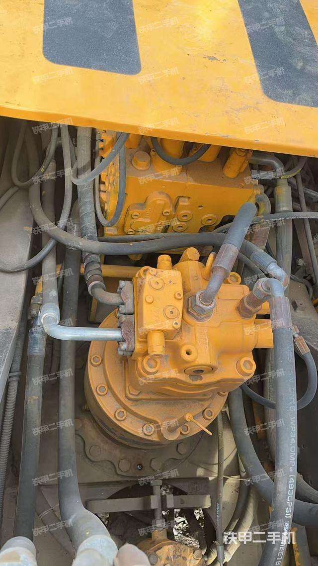 回转马达和主控阀（整机外观）