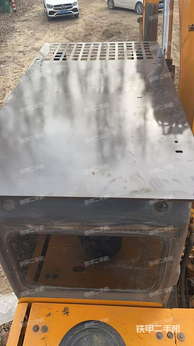 驾驶室顶部（整机外观）