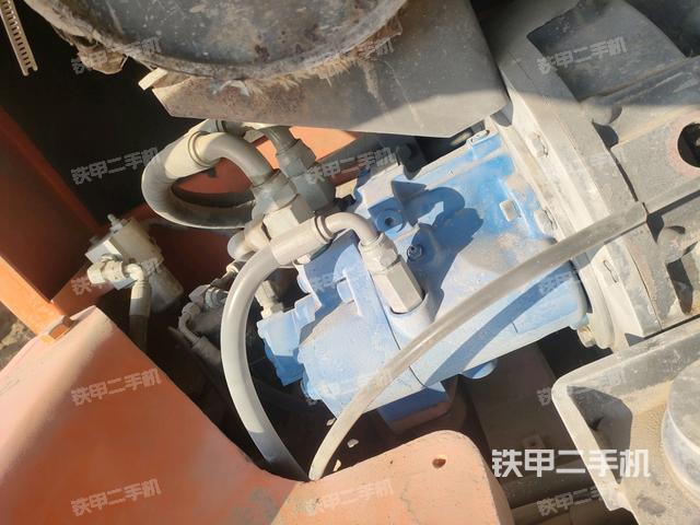 液压泵舱室正面整体（整机外观）