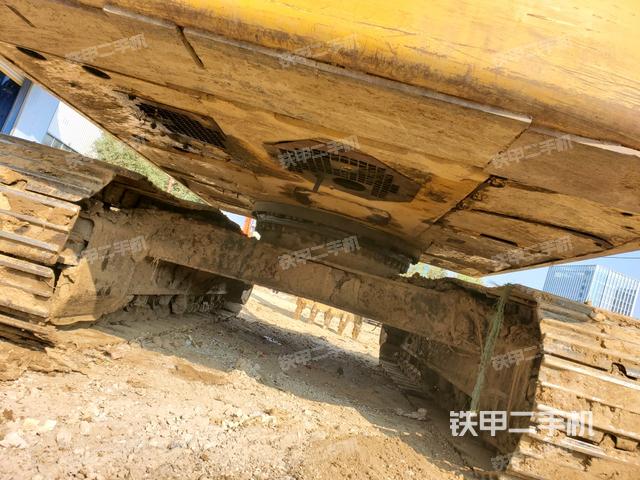 小臂整体右前（工作和回转装置）