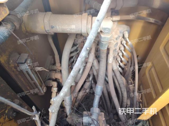 回轉(zhuǎn)馬達(dá)和主控閥（整機外觀）