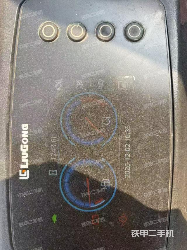 液壓泵艙室正面整體（整機(jī)外觀）