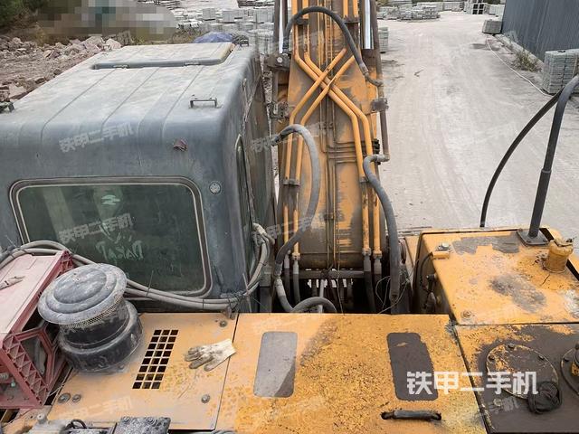 驾驶室顶部（整机外观）