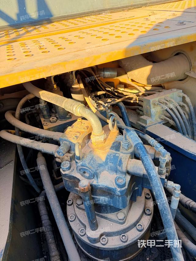 回转马达和主控阀（整机外观）