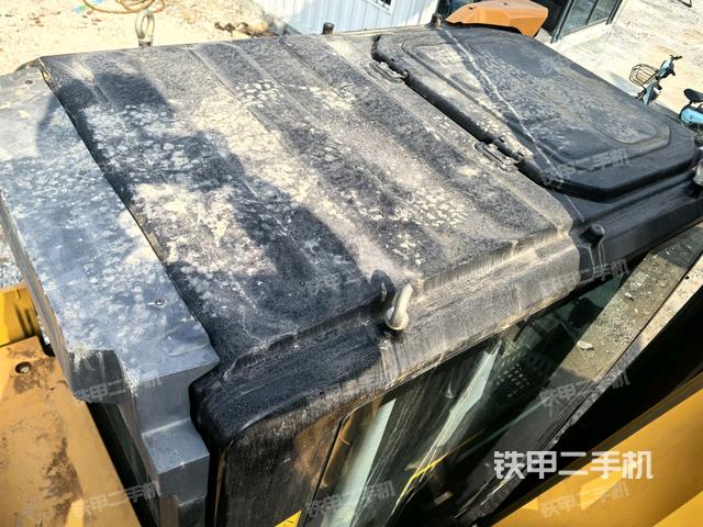 驾驶室顶部（整机外观）