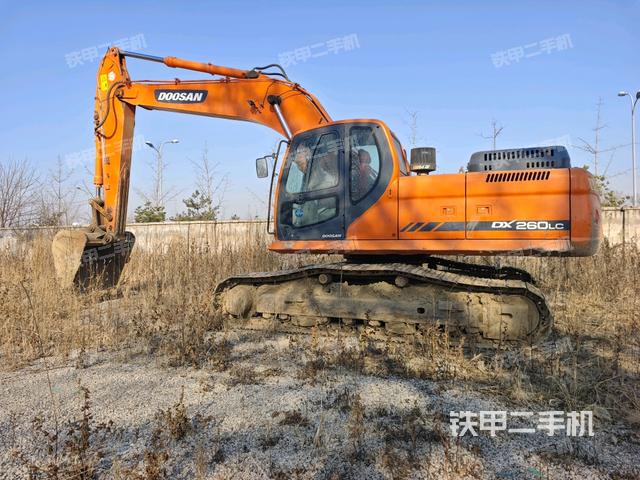 斗山DX260LC-9C挖掘机