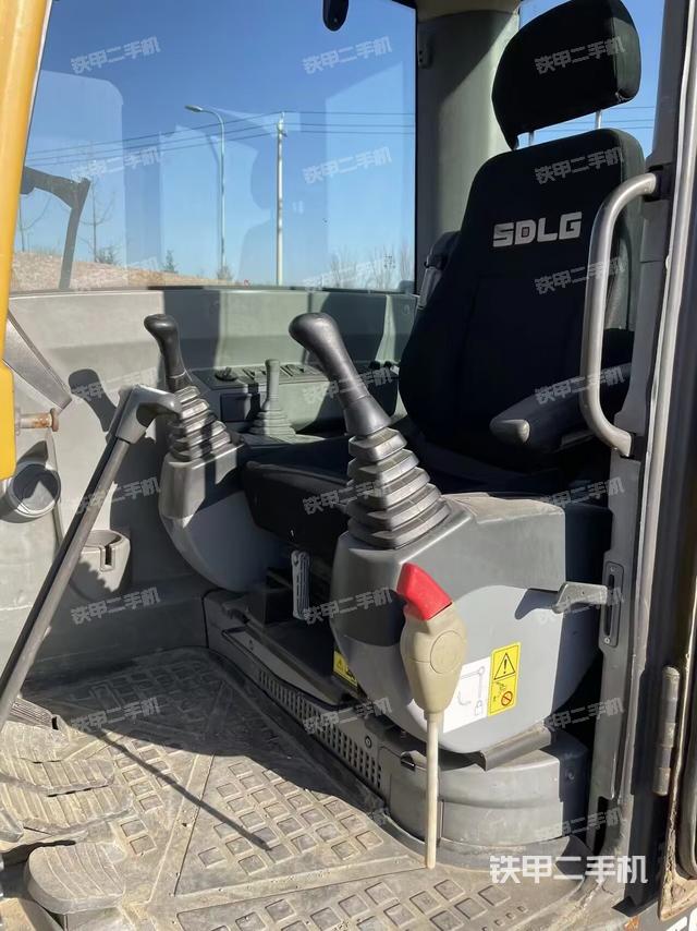 驾驶室整体（整机外观）