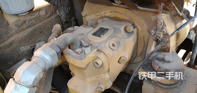 液压泵舱室正面整体（整机外观）