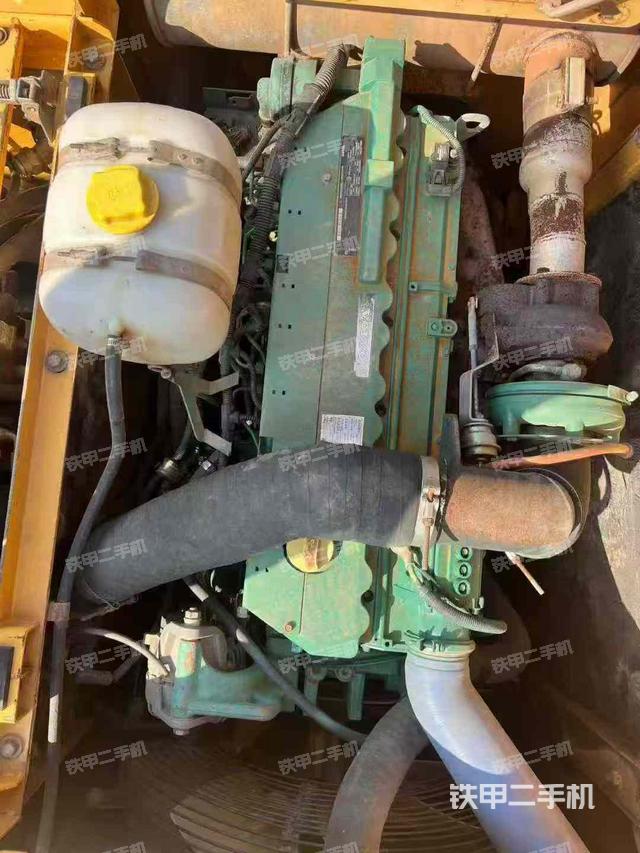 發(fā)動(dòng)機(jī)整體俯視（整機(jī)外觀）