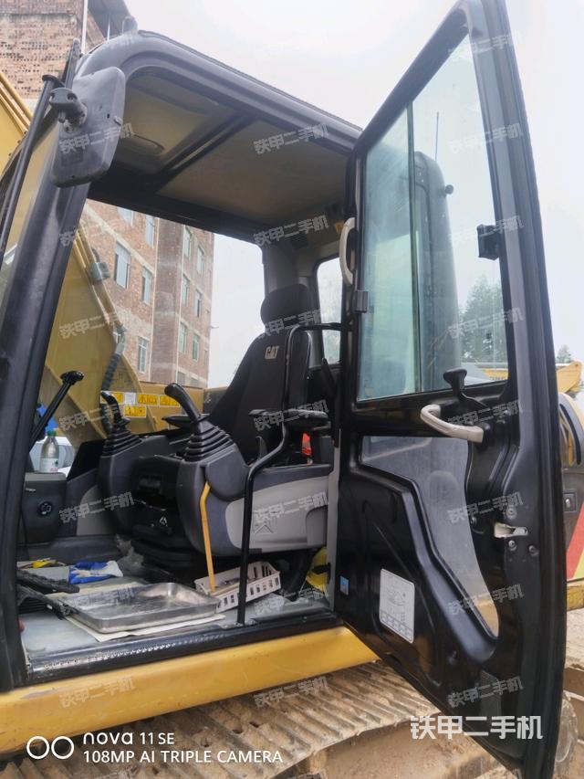 后窗玻璃角标（驾驶室部分）