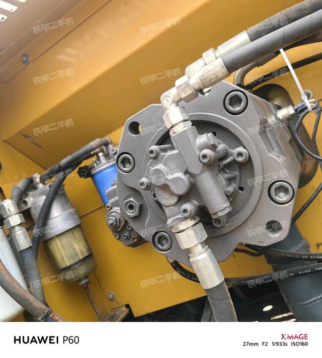 液压泵舱室正面整体（整机外观）