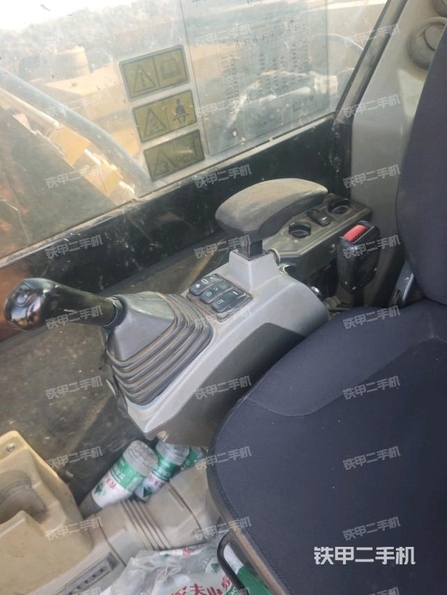 座椅右侧控制台/钥匙门/油门/含右手柄（驾驶室部分）