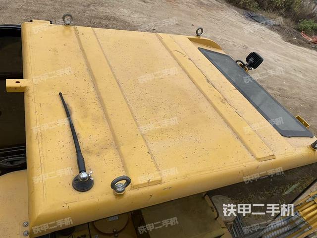 驾驶室顶部（整机外观）