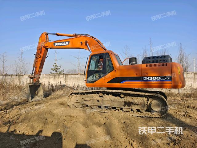 斗山DH300LC-7挖掘机