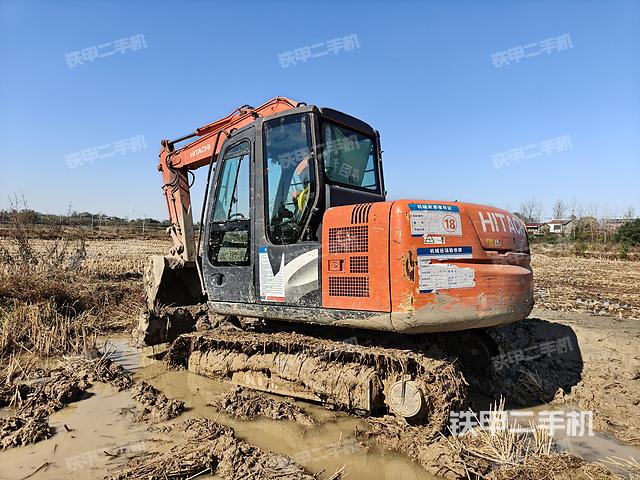 回转马达和主控阀（整机外观）